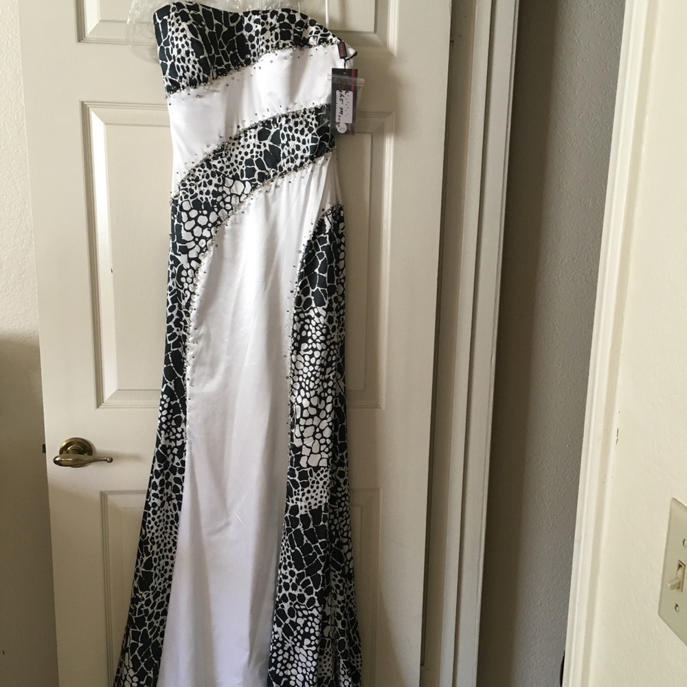 Clothes - Picture 2 of 5